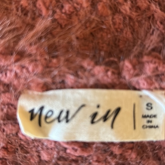 New In Sweater Sz Small - Picture 6 of 7